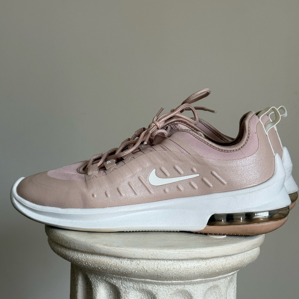 Nike Air Max Axis Sneakers Women’s Size 8 Pink Running Shoes Athletic Casual - Picture 2 of 7
